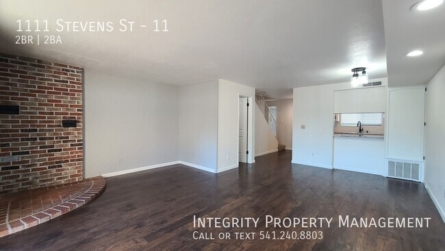 Building Photo - 1111 Stevens St