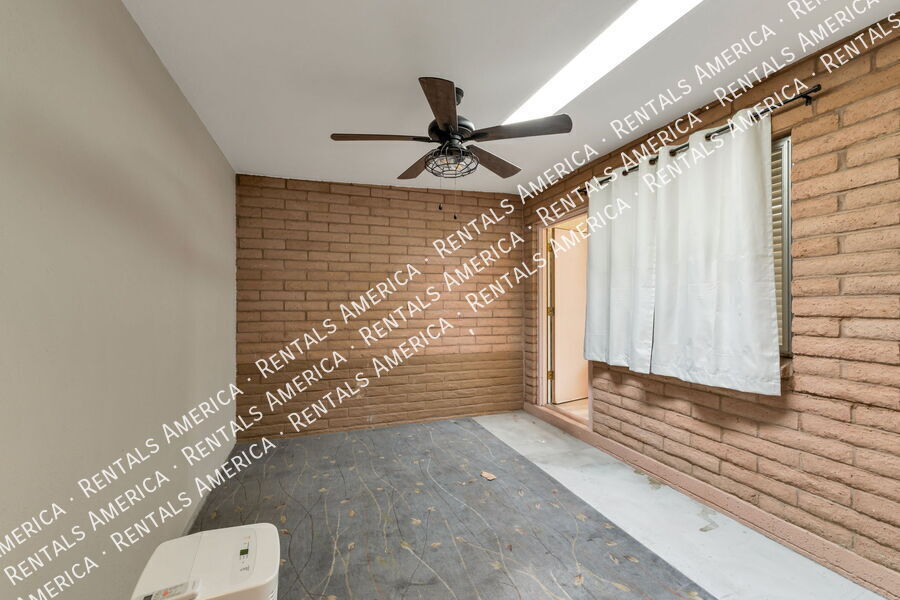 Building Photo - 88 E Cholla Shadows Dr