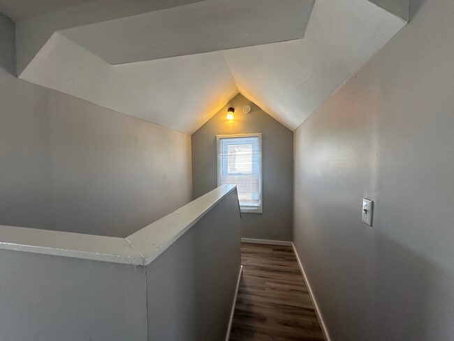 Building Photo - 911 S Laurel St