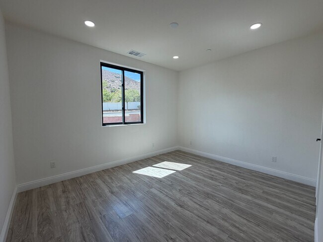 Building Photo - 4465 Gilchrist Dr