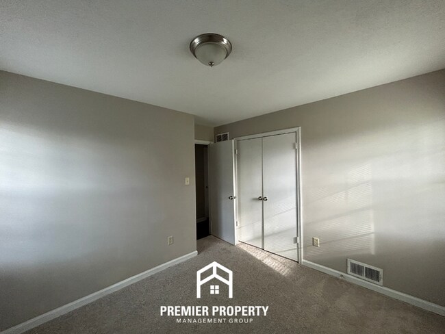 Building Photo - Spacious 4BR/2BA Southaven Home | Hardwood Floors, Fireplace & Fenced Yard with Shed