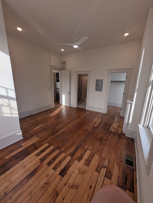 Building Photo - Recently Renovated 1-Bedroom, 1.5 Bath Apartment in Historic Covington