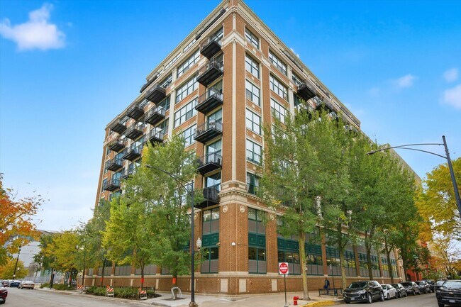 Building Photo - 221 E Cullerton St