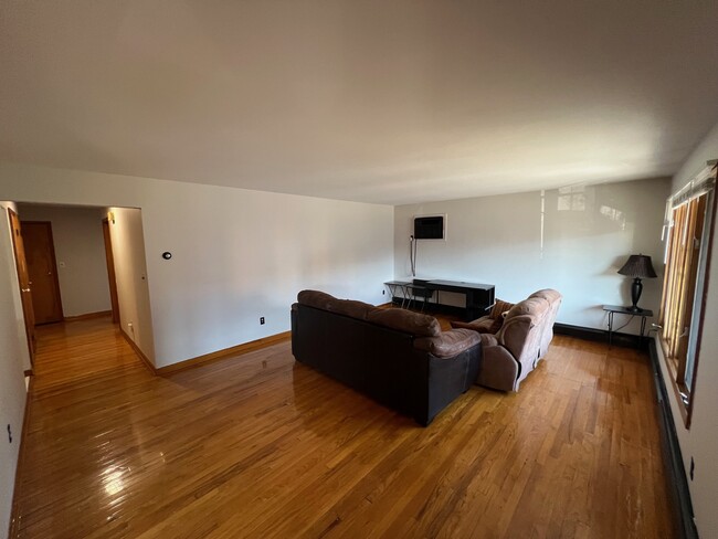 livingRoom - 233 8th St