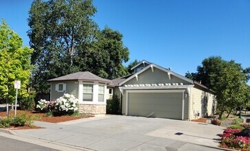 Building Photo - Lovely 3 bedrooms, 2 bathrooms located in ...
