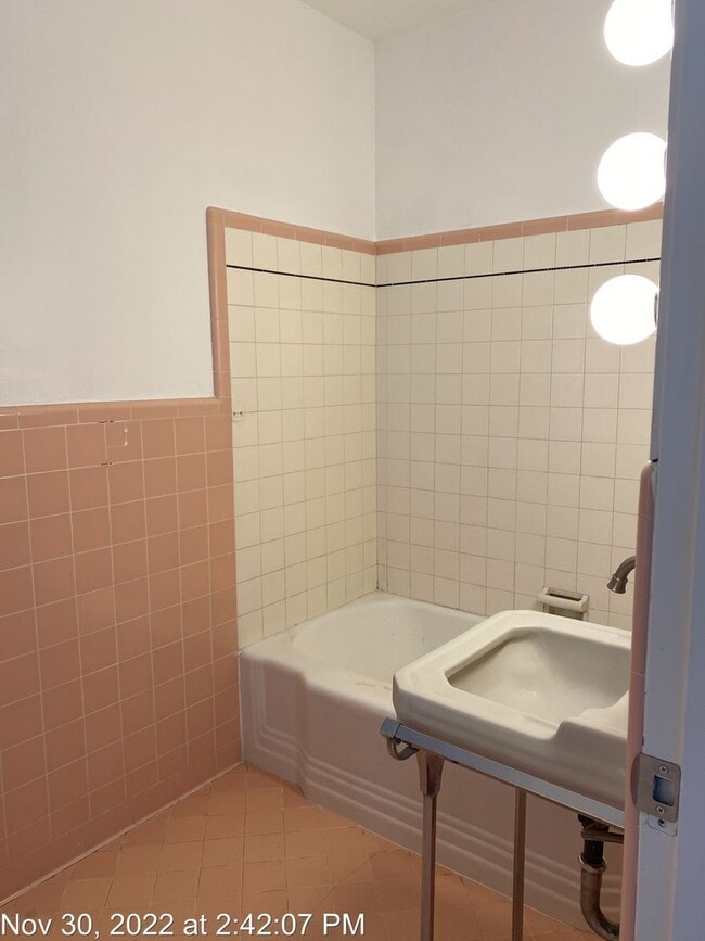 Building Photo - Country Property