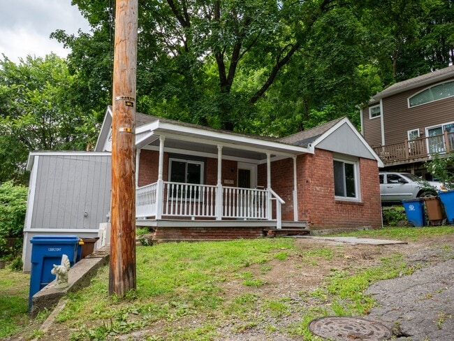 Building Photo - Detached 2BR Home with Mini-Split A/C, Sol...