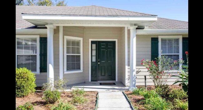 Building Photo - Bright and spacious home in Eagle Point!