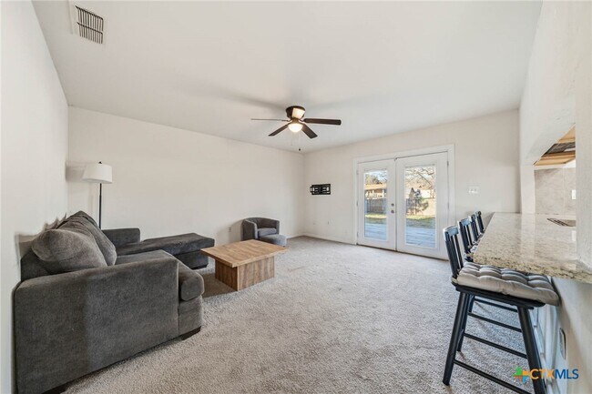 Building Photo - 610 Creek St