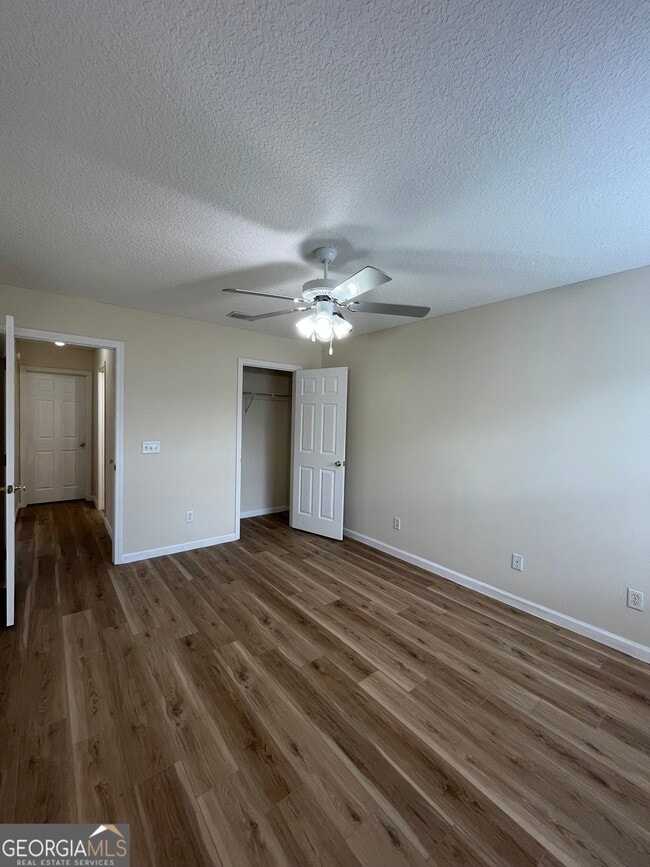Building Photo - 207 Royal Palms Ave