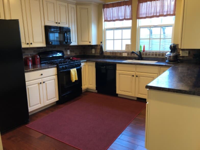 Building Photo - 10389 Rubicon Rd