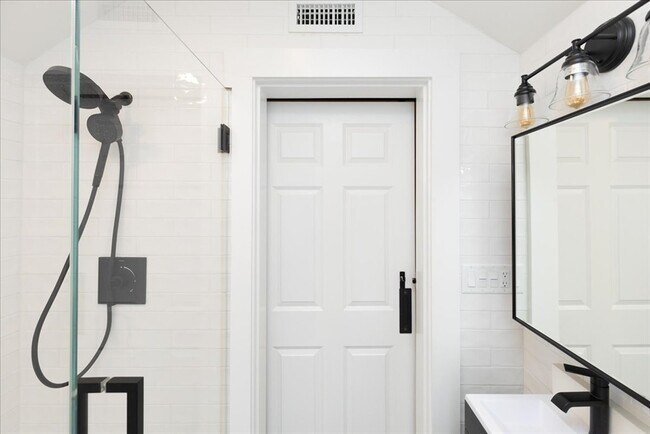 Building Photo - 37 Wolcott Rd