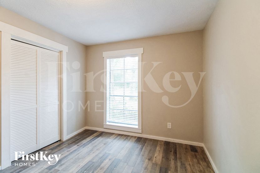 Building Photo - 2618 N Woodloch St