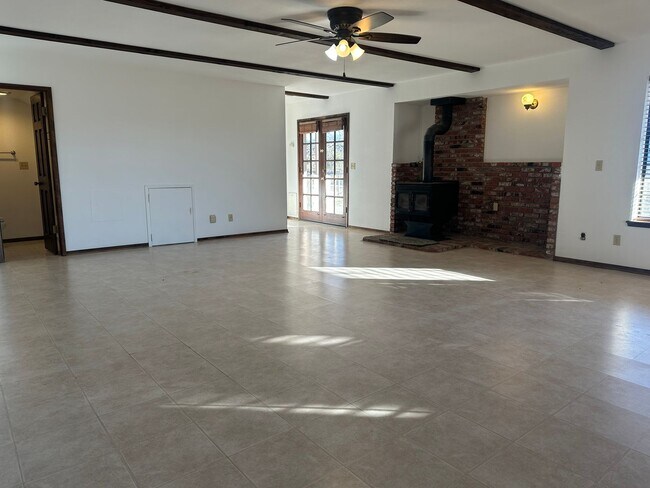 Building Photo - Bear Valley 3+4 with over 4 acres! MUST SEE!