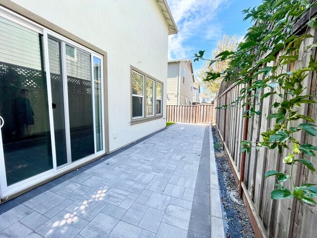 Building Photo - Beautiful 4 Bed 3 Bath Home in W Section Rohnert Park- $3,800 per month!