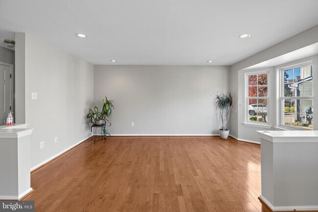 Building Photo - 123 Hearthstone Ln