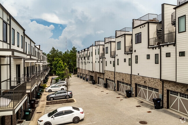 Building Photo - Hillwood Court