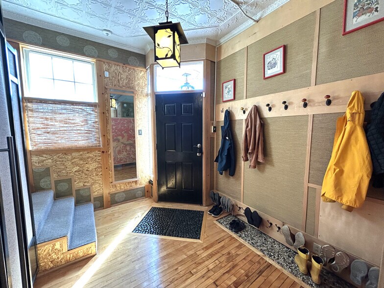 Building Photo - 241 Cumberland Ave