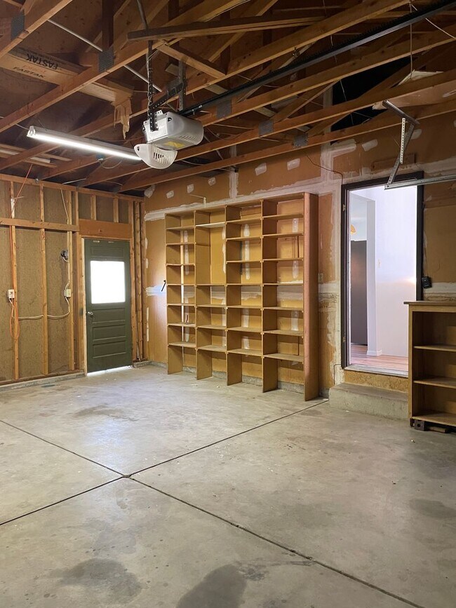 Building Photo - 2143 Ryeland Ln