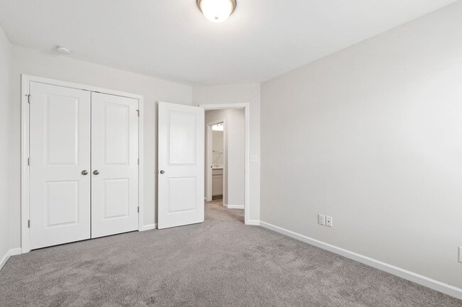 Building Photo - Stylish 4-Bedroom Townhome with Backyard O...