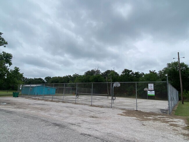 Building Photo - 2 BEDROOM NEAR LAKE BELTON