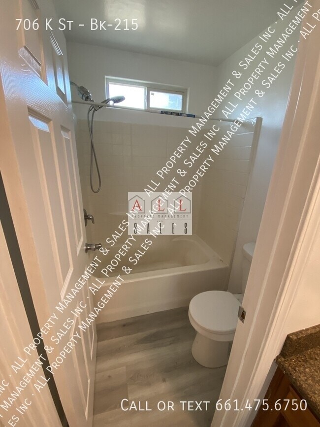 Building Photo - 706 K St