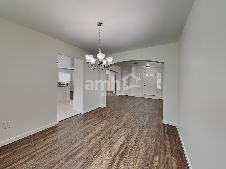 Building Photo - 11731 Rolling Stream Dr