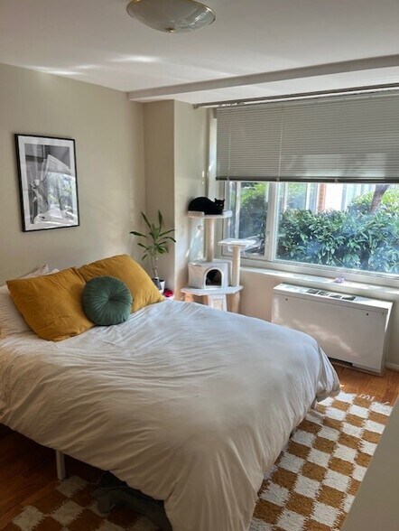 Building Photo - 1545 18th St NW