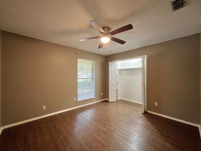 Building Photo - 3512 Glendale Dr