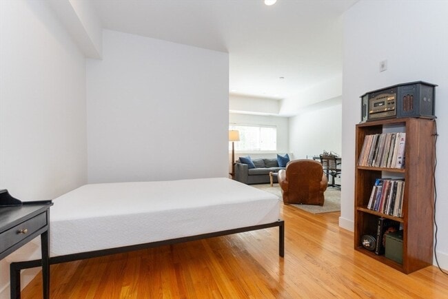 Building Photo - 769 Heath St