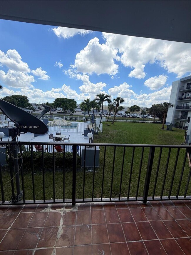 Building Photo - 1820 W 53rd St