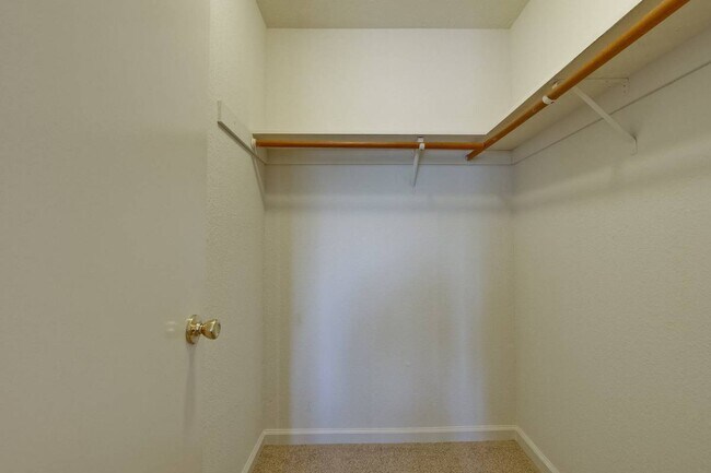 Building Photo - 39581 Ross Common