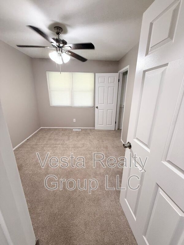 Building Photo - 207 Custer Cir