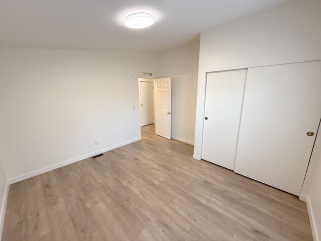 Building Photo - 3 Bedroom, 2 bath house