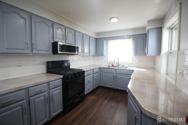 Building Photo - 417 Elmer St