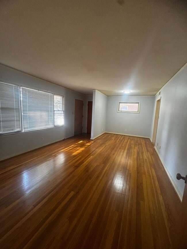 Building Photo - Home located on a quiet Cul-de-Sac