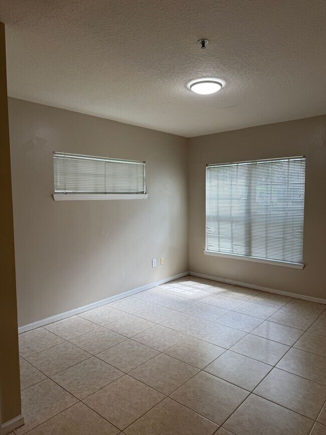 Building Photo - 4344 S Kirkman Rd