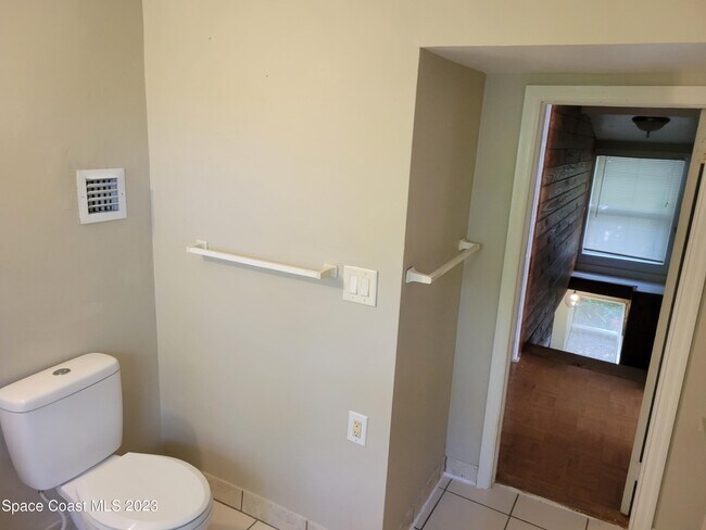 Building Photo - 874 Spiller St