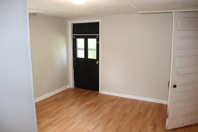 Building Photo - 619 Selene St