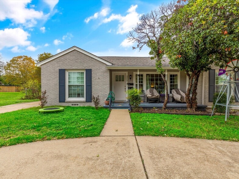 Building Photo - 3508 W Biddison St