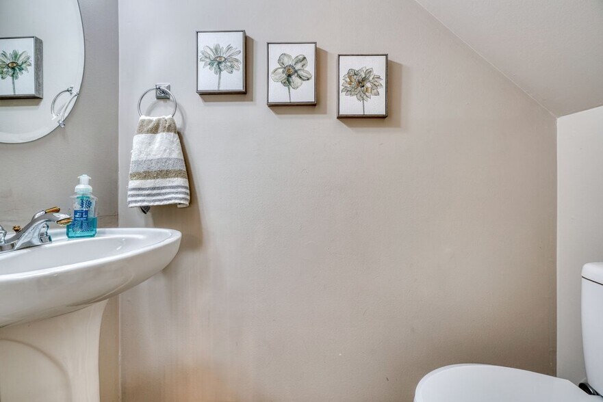 Building Photo - 18 Collis Ct