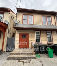 Building Photo - 610 N 9th St