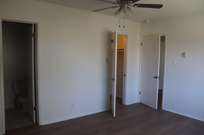 Master Bedroom - 2740 E De Soto St