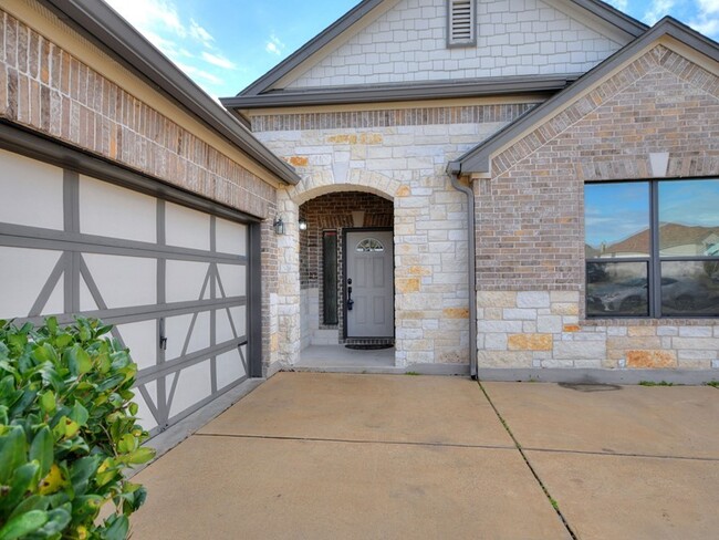 Building Photo - Open concept floor plan with greenbelt views