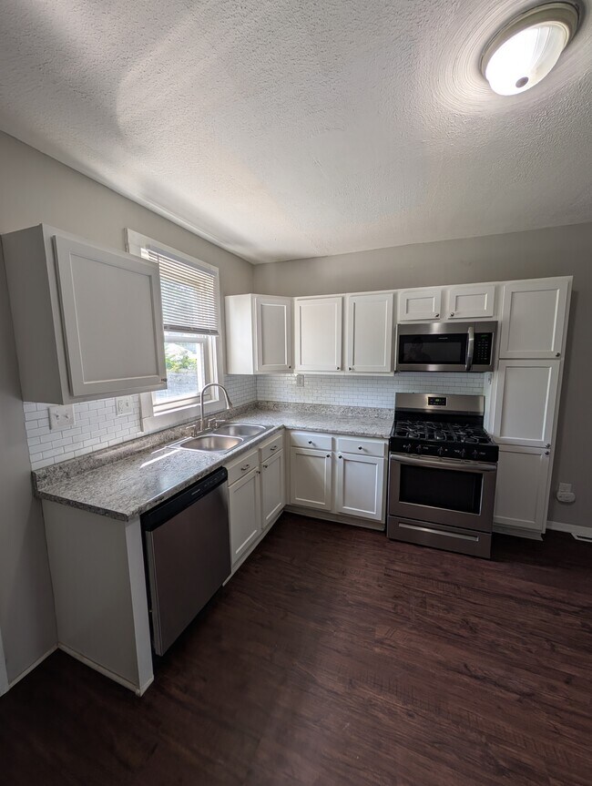 Kitchen Main - 816 Wager St