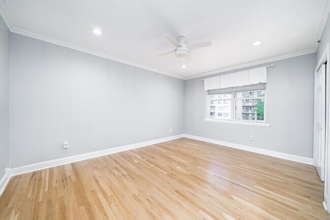 Building Photo - 452 2nd St