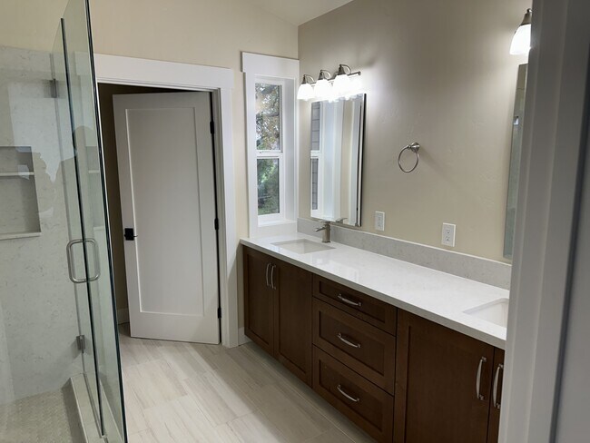 Building Photo - University View Townhomes