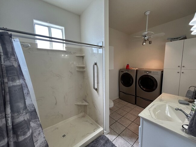 Building Photo - 17200 W Bell Rd