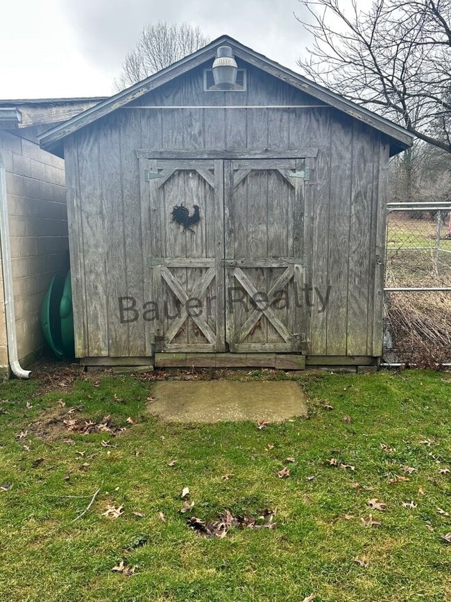 Building Photo - Three Bedroom, Country Setting