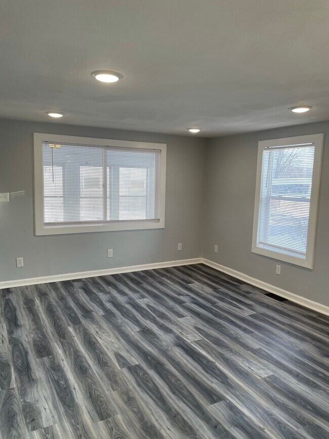 Building Photo - 627 Hawley Ave